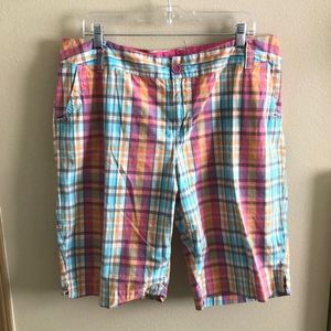Cato Woman's Bright Plaid Cuffed Hem Side Slits Casual Shorts.